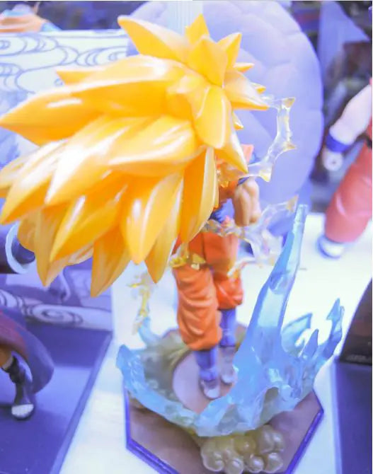 Super Saiyan Deluxe Figurine – Iconic Craftsmanship by FlashFinds