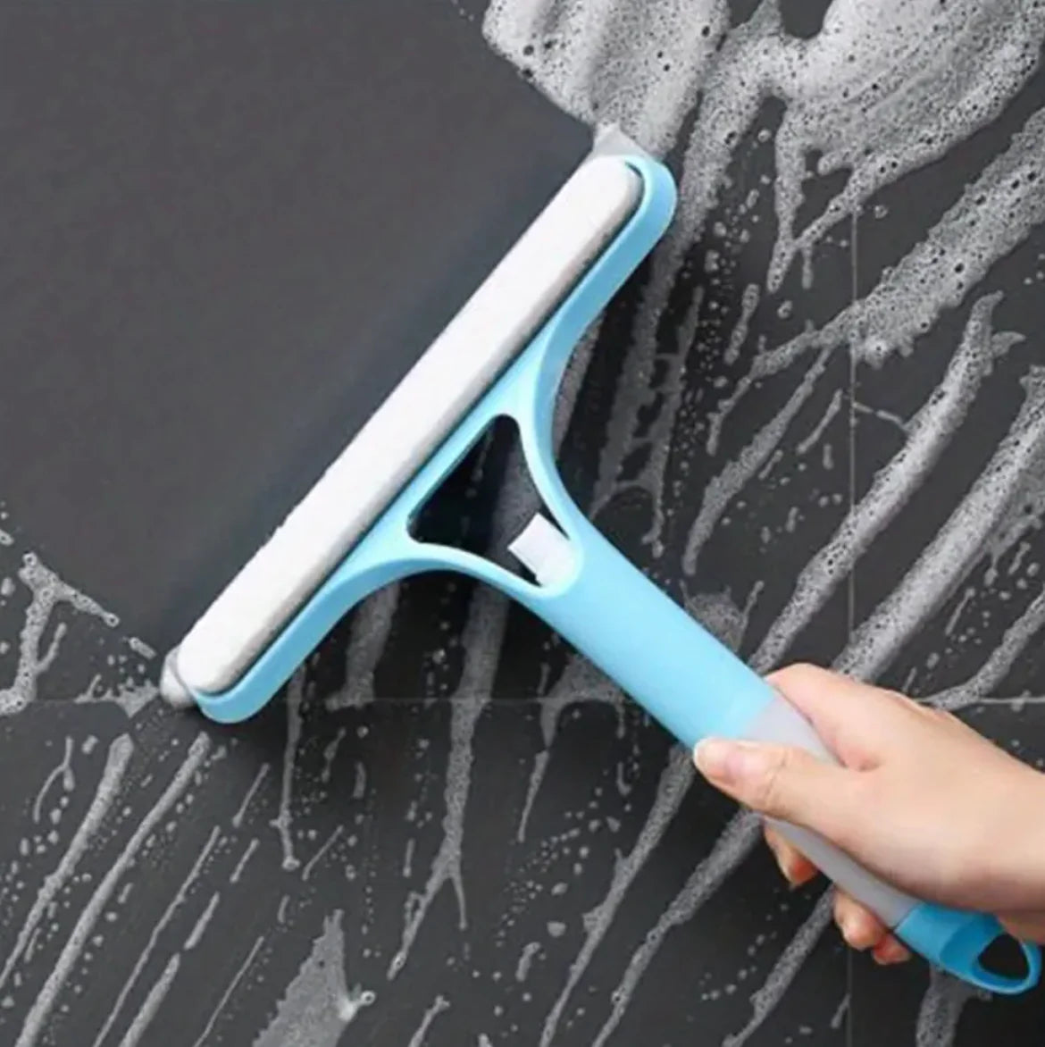Spray-Integrated Glass Squeegee – Effortless Cleaning by FlashFinds