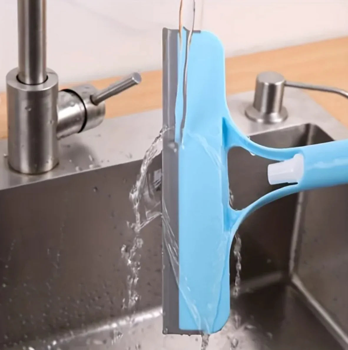 Spray-Integrated Glass Squeegee – Effortless Cleaning by FlashFinds